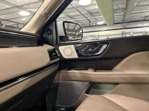 Used 2022 Lincoln Navigator L Reserve AWD/4WD image 19