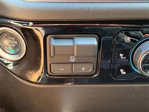 Used 2024 Chevrolet Silverado 3500 High Country w/ Technology Package image 27