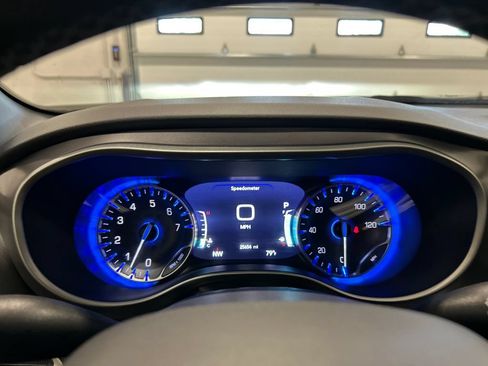Used 2025 Chrysler Pacifica Select FWD image 21
