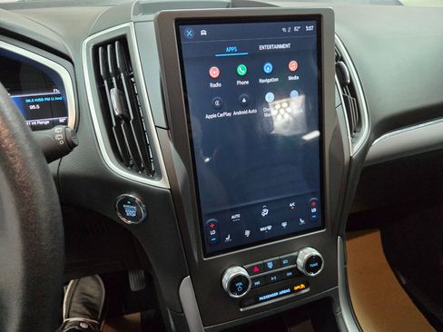 Used 2021 Ford Edge SEL image 31