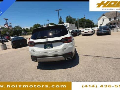 Used 2025 Honda Pilot Touring image 7