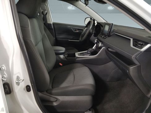 Used 2022 Toyota RAV4 XLE image 27