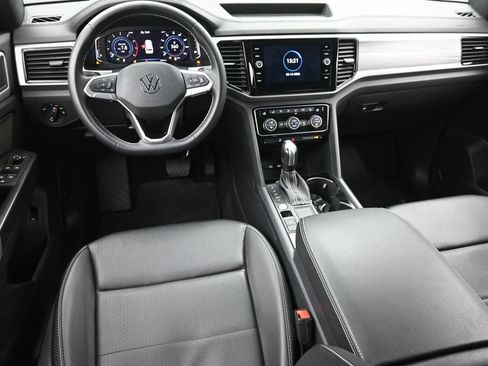 Used 2023 Volkswagen Atlas Cross Sport SE w/ Panoramic Sunroof Package FWD image 17