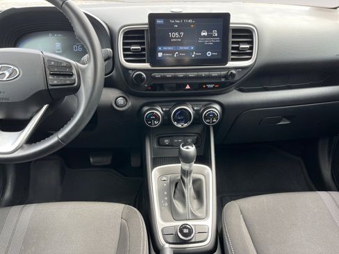 Used 2024 Hyundai Venue SEL image 11