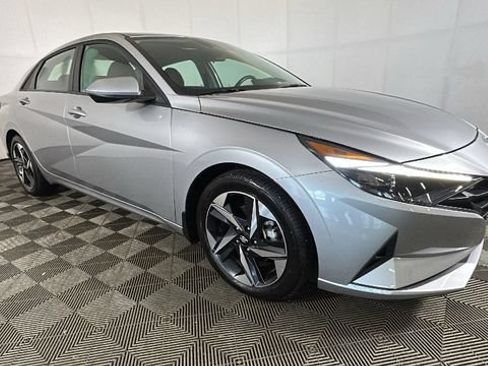 Certified 2023 Hyundai Elantra SEL w/ Convenience Package FWD image 2