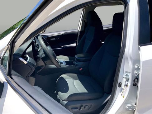 Used 2024 Toyota RAV4 XLE FWD image 8