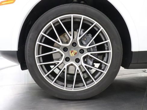 Used 2020 Porsche Cayenne AWD/4WD image 47