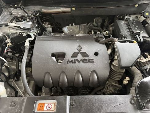 Used 2017 Mitsubishi Outlander SE image 30