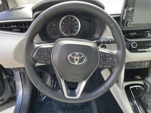 Used 2022 Toyota Corolla Cross LE w/ Moonroof Package AWD/4WD image 5