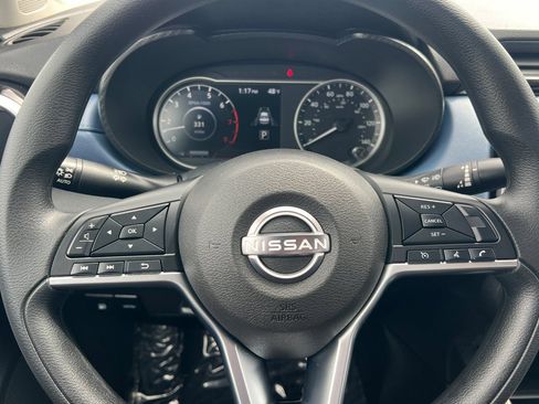Used 2025 Nissan Versa SV FWD image 19