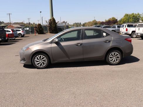 Used 2018 Toyota Corolla LE FWD image 8