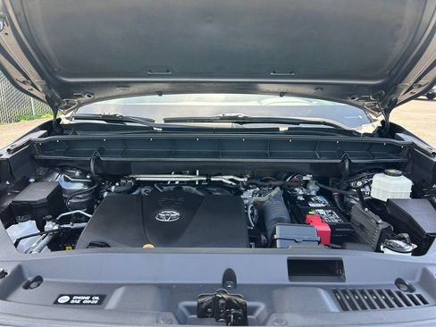 Used 2021 Toyota Highlander XLE AWD/4WD image 30