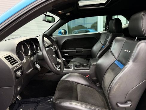 Used 2009 Dodge Challenger SRT8 w/ SRT Option Group II RWD image 30