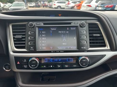 Used 2016 Toyota Highlander Limited Platinum w/ Four Season Floor Mat Package AWD/4WD image 25