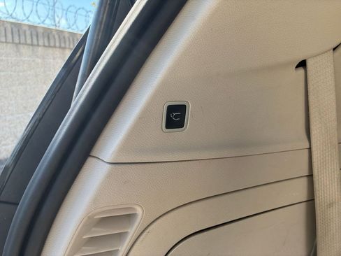 Used 2023 Chrysler Pacifica Touring-L image 23