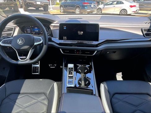 Certified 2026 Volkswagen Atlas Peak Edition AWD/4WD image 15