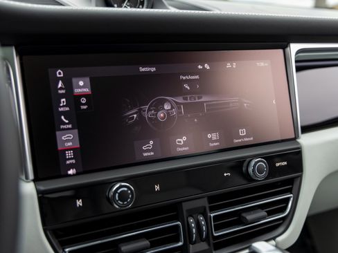 New 2025 Porsche Macan image 33