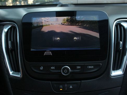 Used 2020 Chevrolet Malibu LT FWD image 33