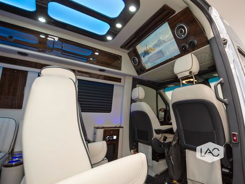 Used 2025 Mercedes-Benz Sprinter 2500 image 8