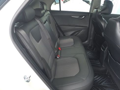 Used 2025 Kia Niro EX image 13