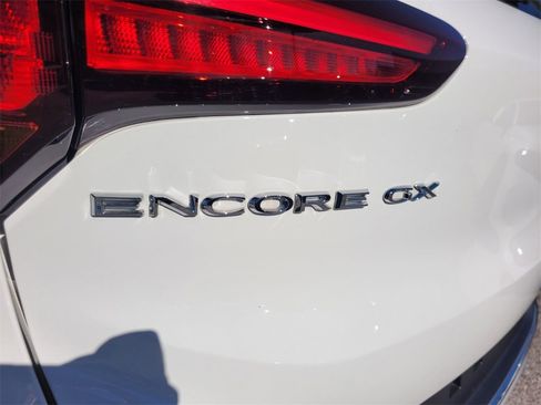 Used 2022 Buick Encore GX Essence image 10