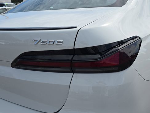 New 2026 BMW 750e xDrive image 8