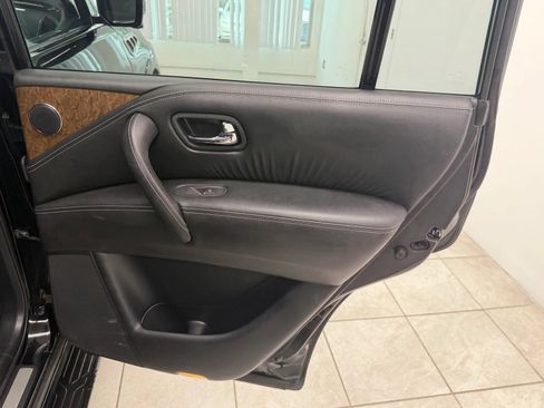 Used 2017 INFINITI QX80 4WD w/ Driver Assistance Package image 19