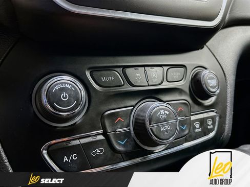 Used 2020 Jeep Cherokee Trailhawk w/ Cold Weather Group image 15