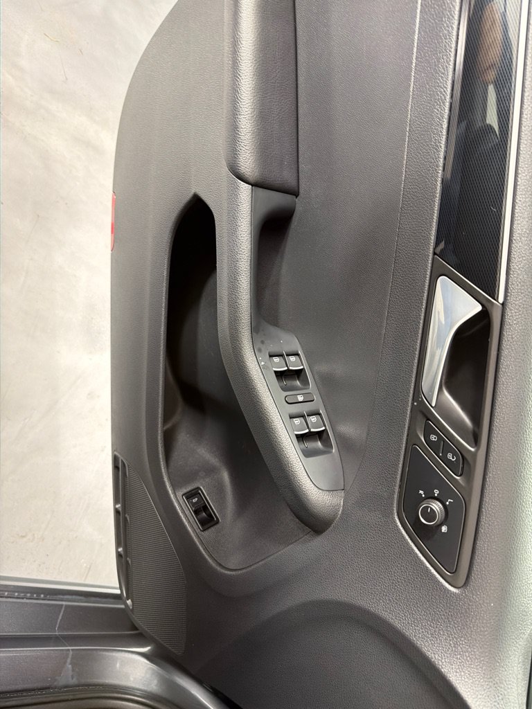 Used 2016 Volkswagen Jetta SEL w/ Lighting Package FWD image 10