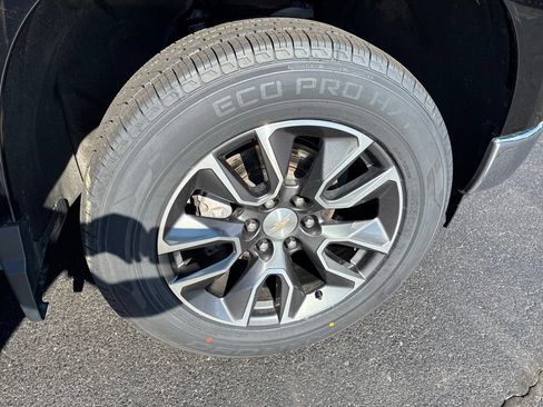 Used 2023 Chevrolet Silverado 1500 LT AWD/4WD image 9
