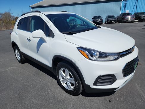 Certified 2019 Chevrolet Trax LT w/ LT Convenience Package image 2