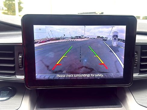 Used 2023 Ford Explorer XLT w/ Equipment Group 202A RWD image 11