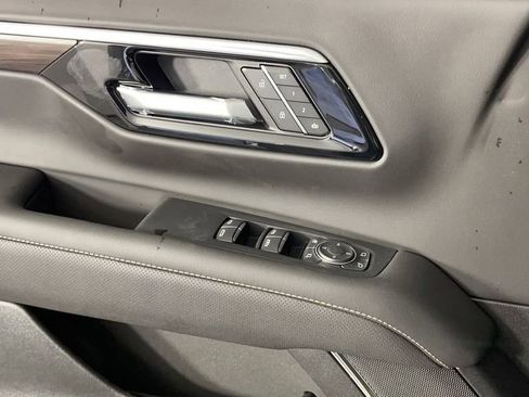 New 2025 Chevrolet Suburban Premier image 32