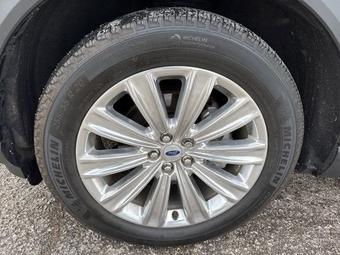 Used 2023 Ford Explorer Limited w/ Equipment Group 301A image 5