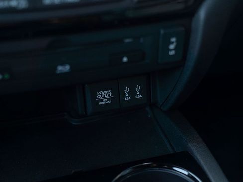 Used 2016 Honda Pilot Touring image 14