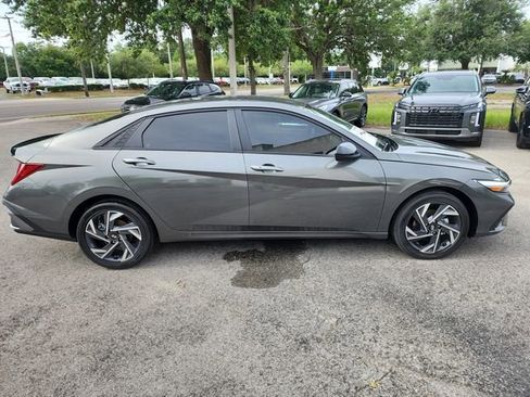 New 2025 Hyundai Elantra SEL w/ Cargo Package FWD image 2