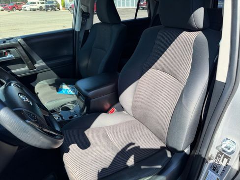 Used 2018 Toyota 4Runner TRD Off-Road image 29