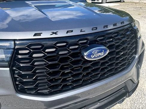 Used 2025 Ford Explorer ST-Line w/ ST-Line Street Pack AWD/4WD image 29