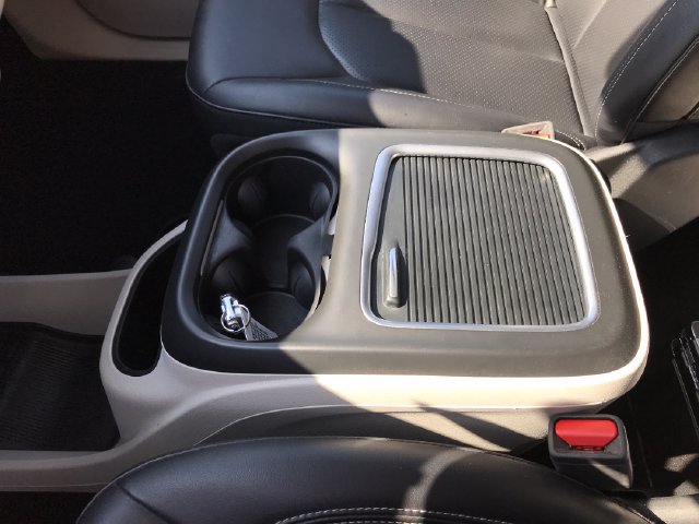 Used 2024 Chrysler Pacifica Limited FWD image 15