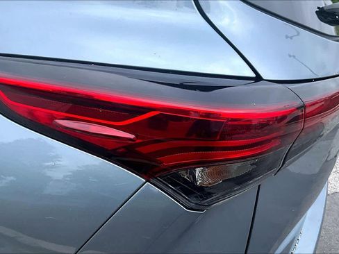Used 2023 Toyota Highlander XLE AWD/4WD image 29