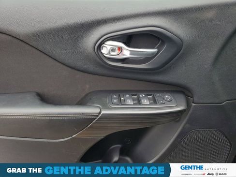 Used 2014 Jeep Cherokee Latitude AWD/4WD image 11