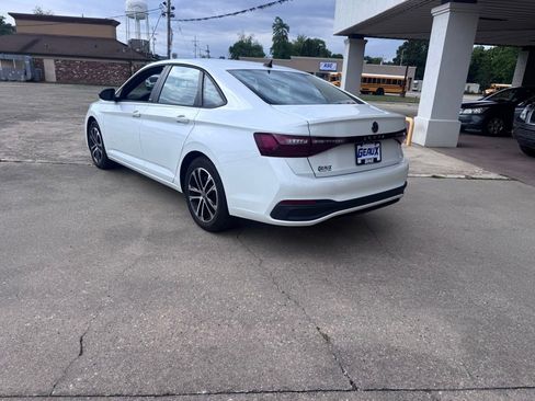 Used 2025 Volkswagen Jetta Sport image 3