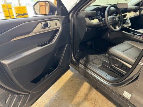 New 2025 Ford Explorer Active w/ Active Comfort Package image 9