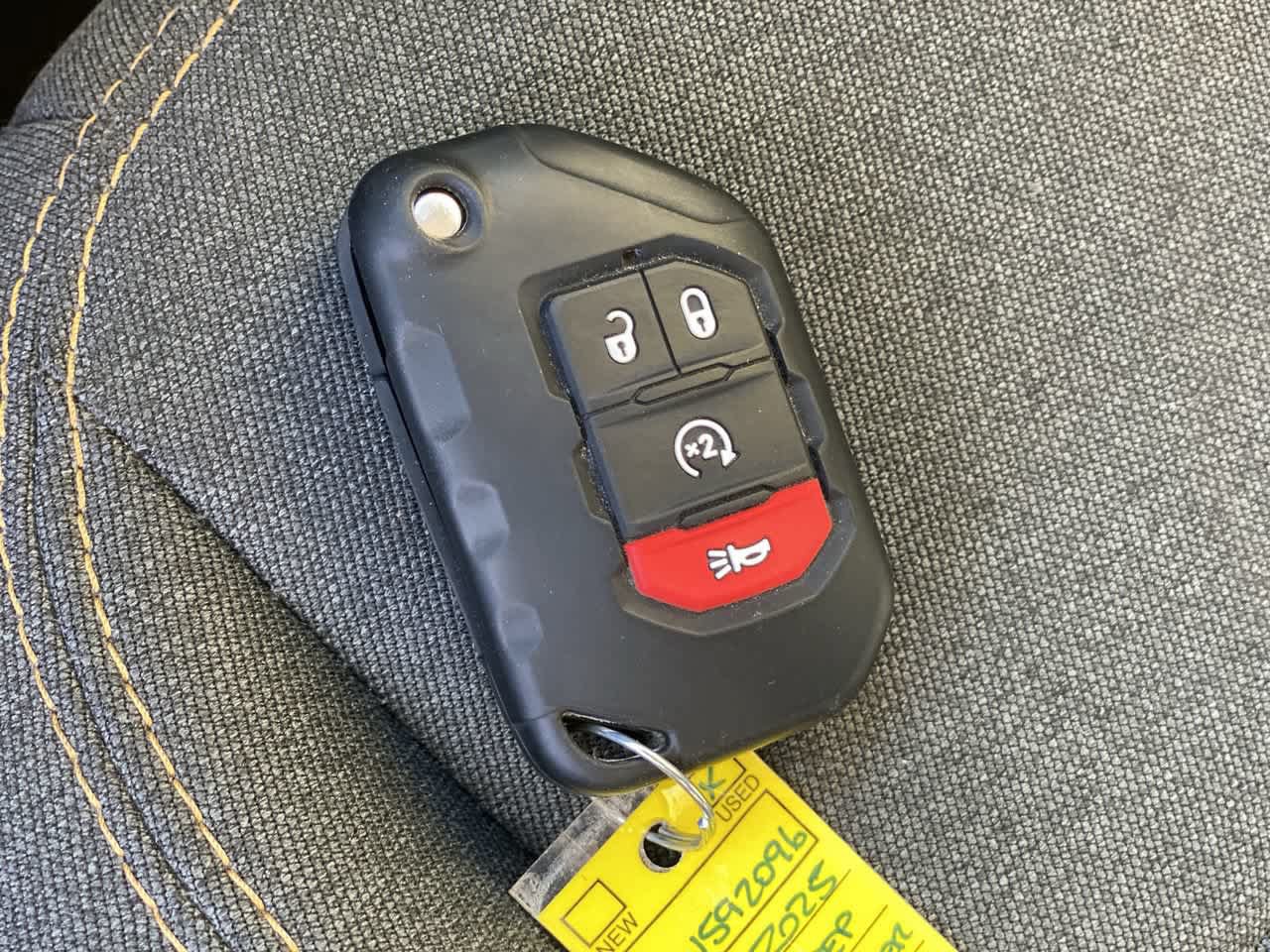 Used 2025 Jeep Wrangler Unlimited Sahara AWD/4WD image 26