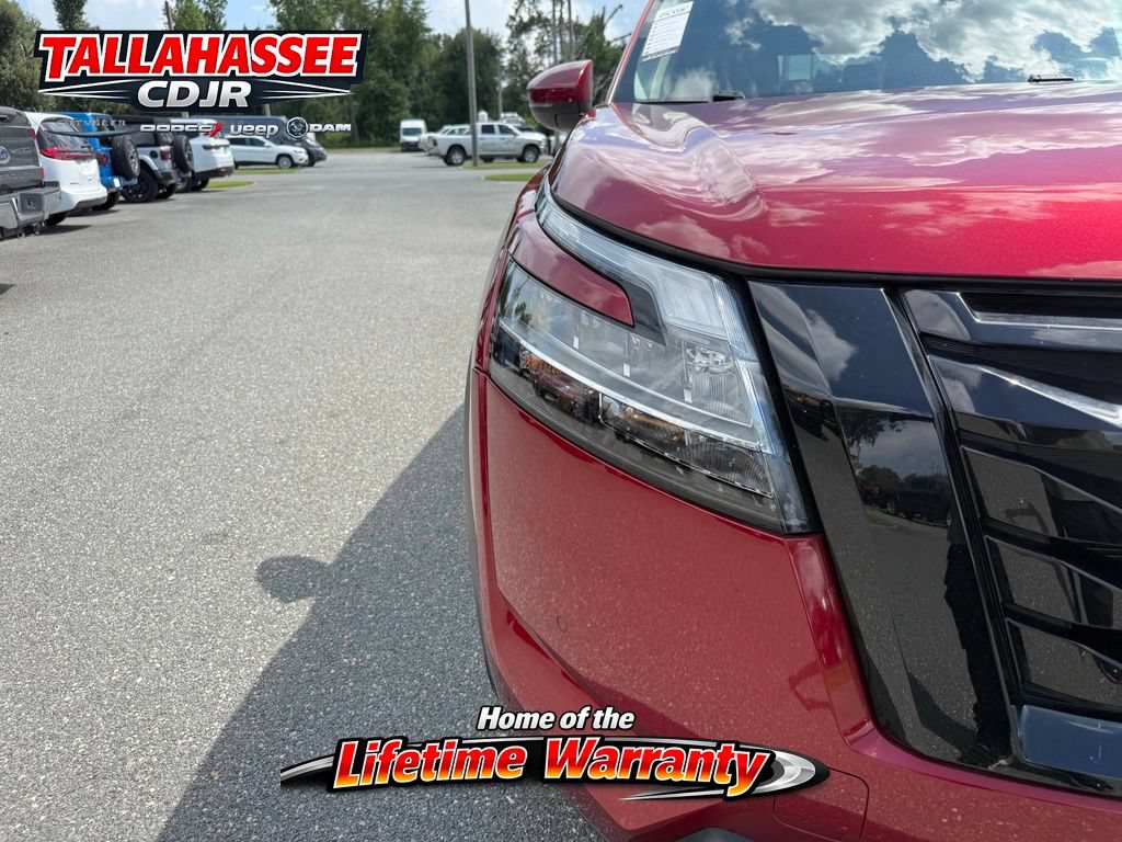 Used 2023 Nissan Pathfinder SL w/ Black Appearance Package AWD/4WD image 11