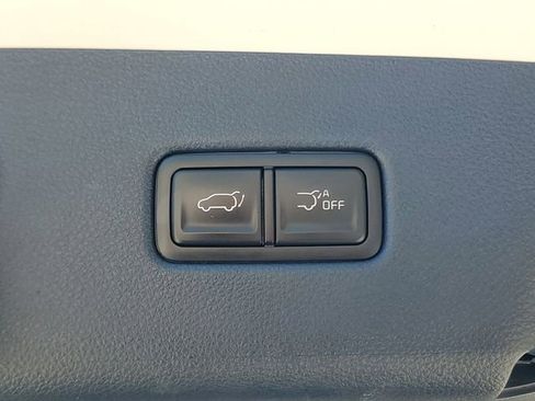 Used 2025 Kia Carnival EX FWD image 10