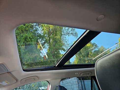 Used 2023 Honda Pilot Elite image 14