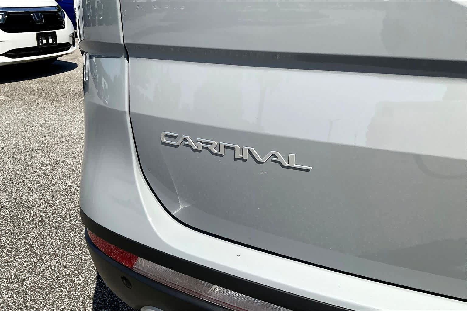 Used 2024 Kia Carnival EX FWD image 10