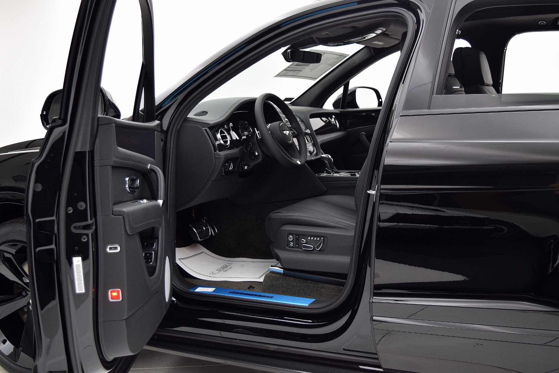 Used 2019 Bentley Bentayga AWD/4WD image 24