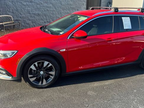 Used 2018 Buick Regal Essence AWD/4WD image 3
